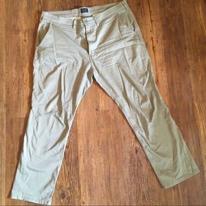 Levi’s slim fit khakis 38/30 GUC